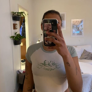 angel topp - Köpte från shein aldrig använd förutom på bilden! Bud 