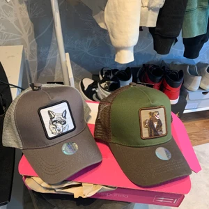 2 feta kepsar - Helt nya! Perfekt till våren/sommaren 🧚🏼                        