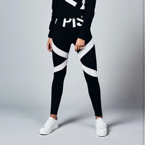 Elly Pistol tights  - Ett par träningstights från Elly Pistol i storlek XS, men passar även S. Använda max 2 ggr. Köparen står för frakten 