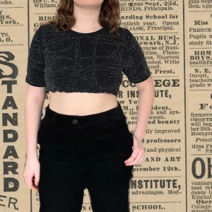 Söt topp - Söt topp i storlek S med liten volang. Använd ett fåtal gånger. 