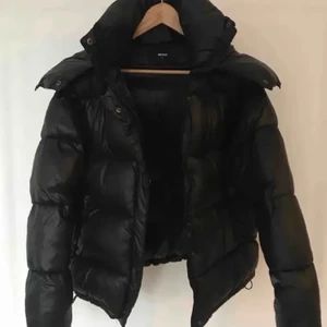 Bikbok jacka - Säljer min superpopulära svarta Bikbok jacka! Passar xs-M! Bra skick!
