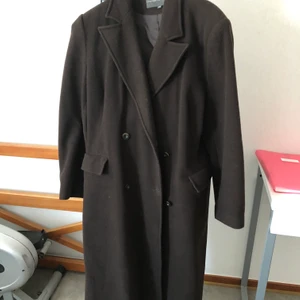 Brun kappa  - Brun kappa från Lindex i storlek 40. Finare färg i verkligheten 