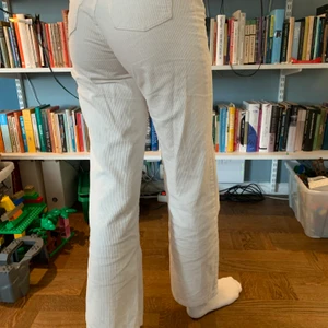 Favvo byxorna - Snyggaste byxorna som blivit för små, verkligen så najs och somriga😪😪