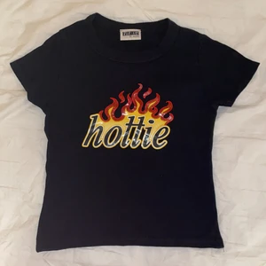 Söt t-shirt - Haft på mig några gånger stretchig och bekväm. 85kr 🖤