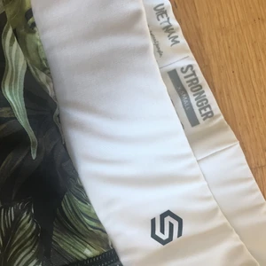 STRONGER tights - Säljer ett par STRONGER tights stol. XS. Dem är i super fint skick och använt endast ett fåtal gånger hemma. Nypris. 699kr