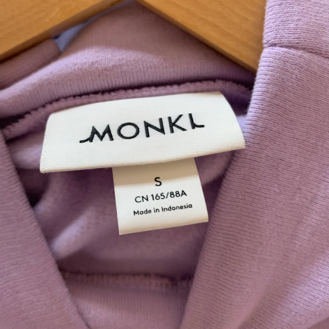 Monki Croppad sweatshirt  - 91