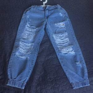 Jeans storlek S, längd 93 cm 