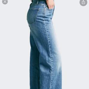 Säljer dessa wide jeans från Cubus i strl Xs. Använda ett fåtal ggr, men säljer pga att de tyvärr blivit för små. Nypris: 499kr. Kontakta mig vid intresse eller frågor💕💕 pris går att diskuteras😊