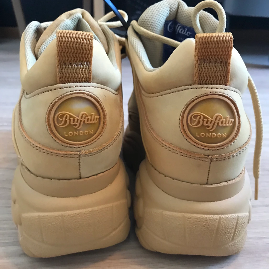 Oanvända buffalo skor - 91