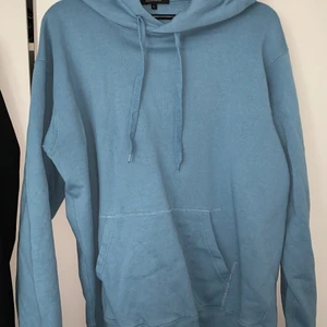 Ljusblå Hoodie från Paul & Friends - Storleken är L, Ny priset är 1200kr men den är som ny och knappt använd.