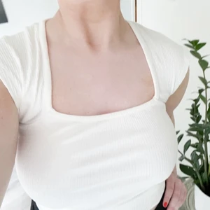 Vit topp - Vit topp! Aldrig använt, inga fläckar.