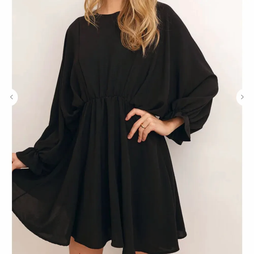 Säljer denna fina klänningen från chiquelle i strl Xs/34, köpt för 599 men säljer den för 200 + frakt eller högsta bud💖. Klänningar.
