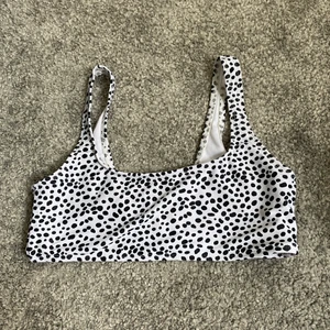 Bikini - Bikini från shein som jag köpte förra sommaren men det är helt oanvänd förutom att jag testade den när jag fick hem den. Står att det är storlek S men jag skulle säga att det är en ganska stor S