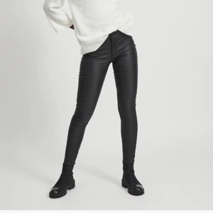 Byxor - Typ skinnbyxor från Vila, använda en gång