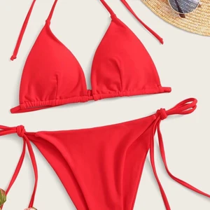 Röd bikini - FELKÖP! Testar att sälja här innan jag skickar tillbaka. Röd bikini i jättebra material. Aldrig använd! Köpt för 89kr. Kom med prisförslag☀️