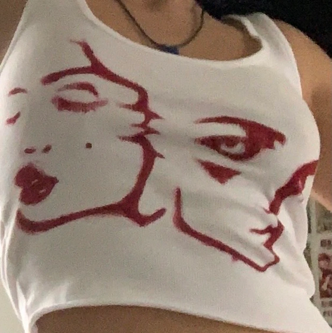 Tröja med ansiktstryck 