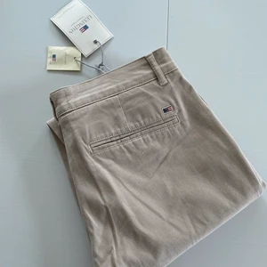 Beiga chinos  - Beiga chinos från Lexiton🤎🤍 Aldrig använd, prislapp kvar!💞🌸 