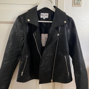 NY Skinnjacka NAKD - Helt ny skinnjacka från NAKD, stl 36