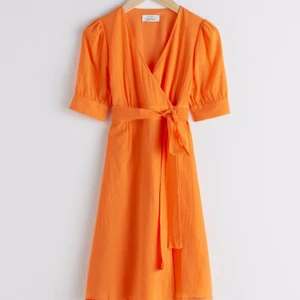 Klänning från other stories  - Jättefin men kommer aldrig till användning