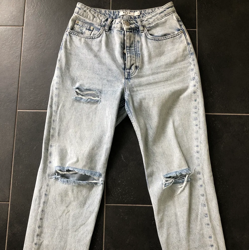 Ljusa stentvättade jeans från na-kd. Använda ett fåtal gånger. Från NA-KD i stl 36 🌟 inkl frakt. Jeans & Byxor.
