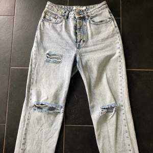 Ljusa stentvättade jeans från na-kd. Använda ett fåtal gånger. Från NA-KD i stl 36 🌟 inkl frakt