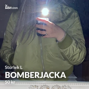 Bomberjacka i Storlek L - Grön bomberjacka i storlek L. Väldigt fin och bekväm. Finns en innerficka i jackan. Hör av er för fler bilder eller information. Kan även mötas upp i Göteborg ☺️