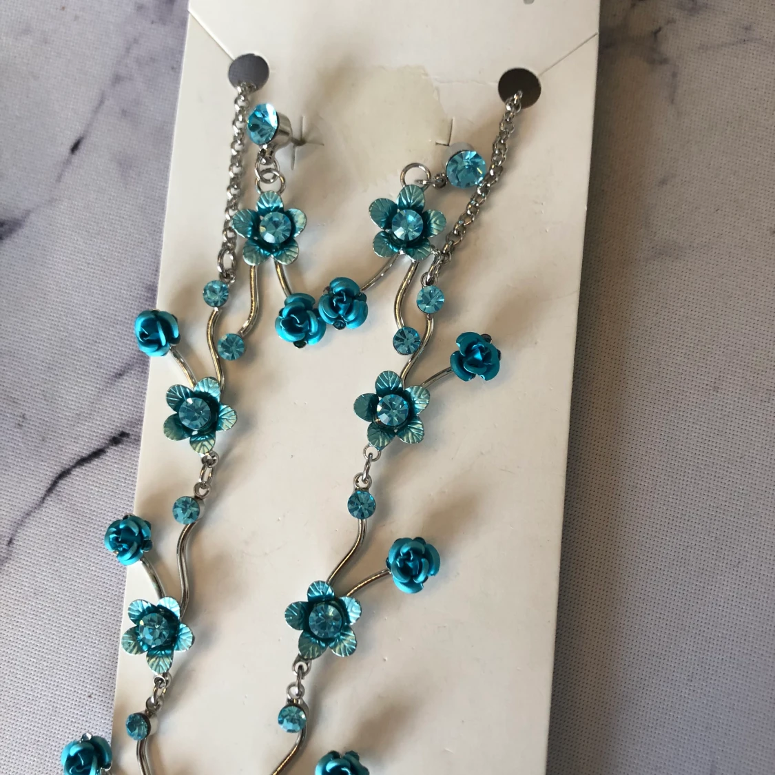 Blommigt halsband - 90