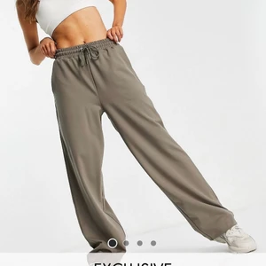 Mjukisbyxor - Helt nya från ASOS! De är stora i storleken, passar s-m