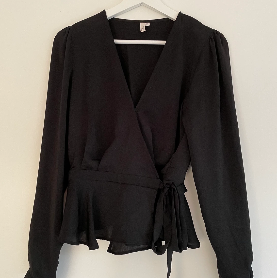 Svart satinblus - 91