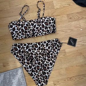 Helt ny bikini  - I storlek m, högmidjade trosor. 