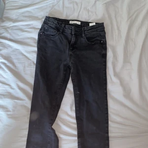 Vida byxor  - Ett par fina svarta vida byxor