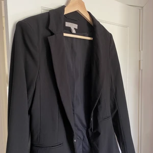 Svart kavaj - Strl 34