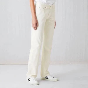 Off-White jeans  - Krämvita low-rise jeans från ARKET🌼 perfekt skick! Nypris: 700:-