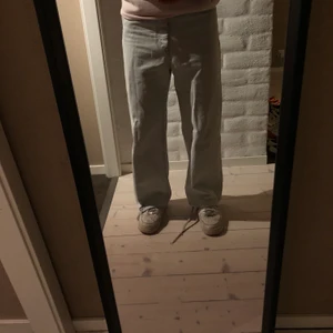 Hope Flash Denim - Hope Flash Denim i size 29 - passar mig som är 175 (+-5cm) (se bild) - cond 8/10          EDIT* SÄNKT PRIS 