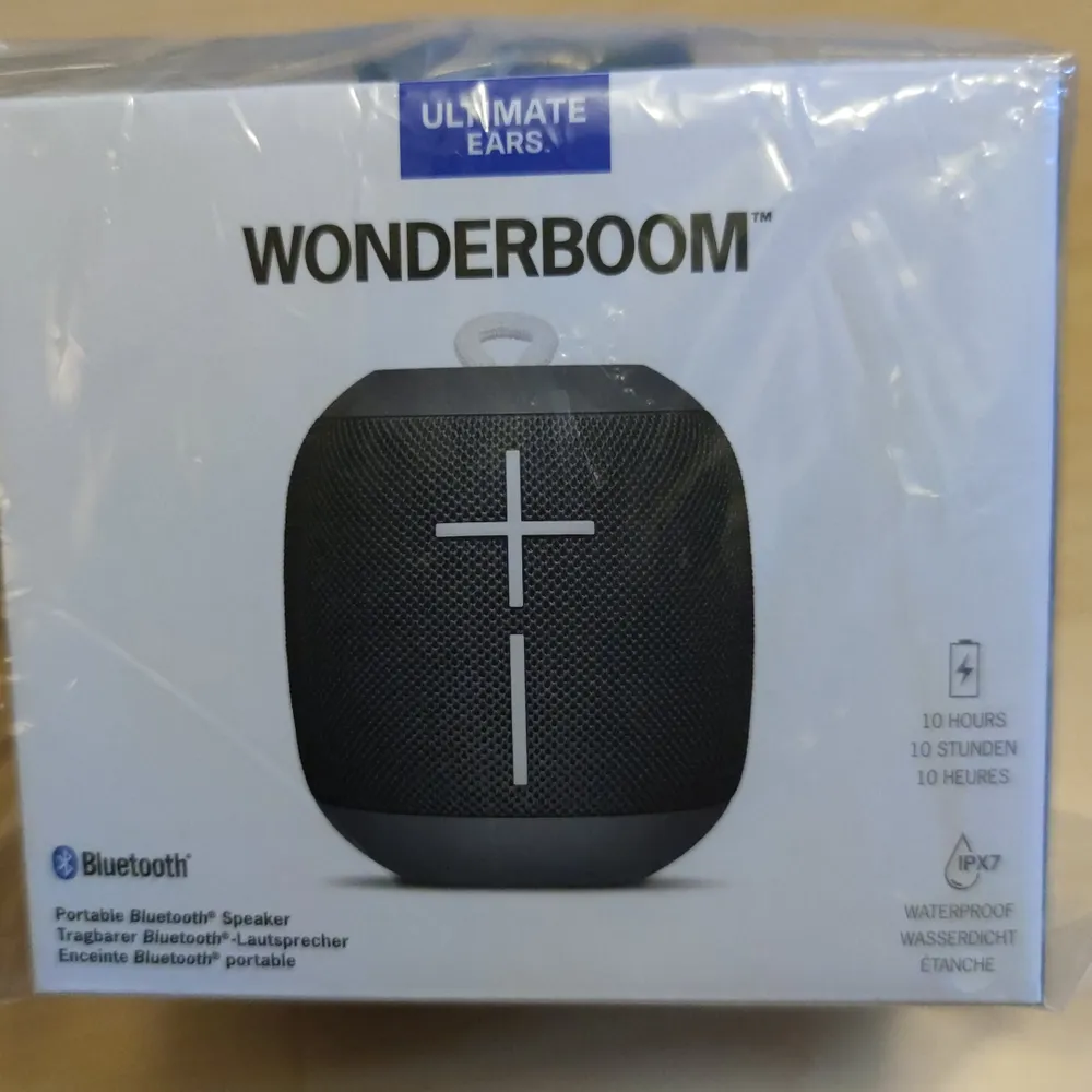 Wonderboom™ Bluetooth högtalare som är ny, oöppnad i förpackning. Den är vattentät och flyter. Nypris 699kr säljer för 400kr. Kan hämtas i Uppsala. . Övrigt.