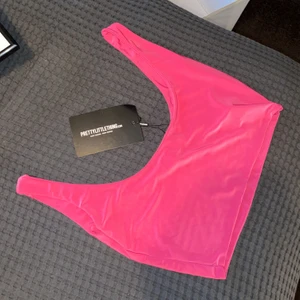 Jättefin ny rosa topp i storlek 8 (S) - Fin topp från pretty littlehing med prislapp kvar. Storlek Small men skulle säga att även XS går bra då den är ganska liten. 