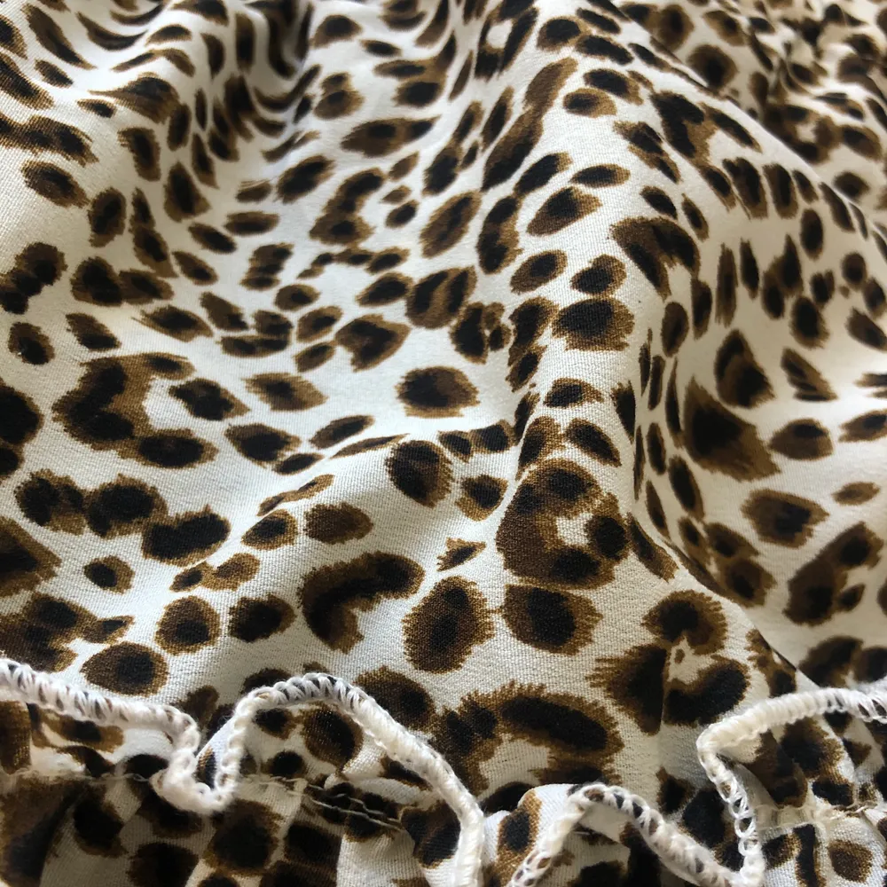 Jätte fin leopard kjol från Shein✨ Storlek M men liten i storleken så den passar bättre på mindre än M🧚 . Kjolar.