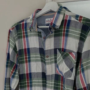 Skjorta - Köpt på röda korset - frakt 24kr - storlek L