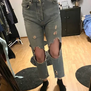 Mom jeans  - Snygga jeans i bra skick. Säljer för dom inte längre kommer till användning. Frakten står köparen för!