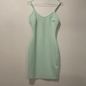 bodycon klänning strlk xs-xxs - Mint färgad bodycon klänning från Nelly, storlek XS passar även XXS. Aldrig använts. 