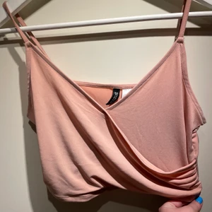 Rosa top - Rosa top från hm aldrig använd. Storlek M💕💕