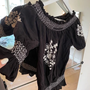 Of shoulder blus - Jättesöt till sommaren! Endast provad. Från Zara, nypris 400kr