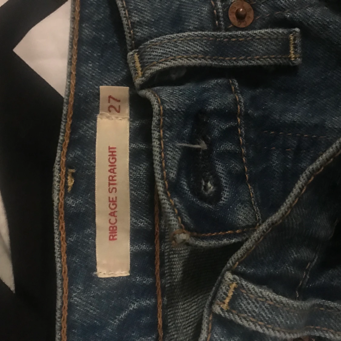 Raka jeans ifrån Levis  - 90