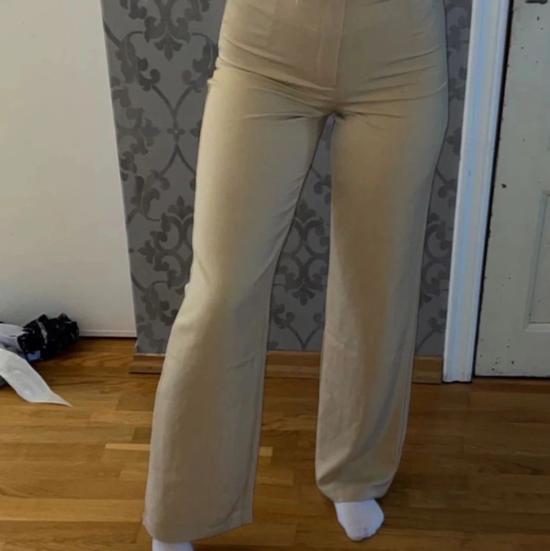 Beige kostymbyxor ifrån bikbok