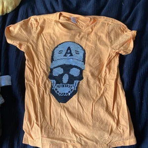  T-shirt  - Den är typ några månader gammal