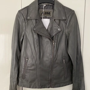 Äkta skinn jacka ,  - Ny, aldrig använd , färg antracit 