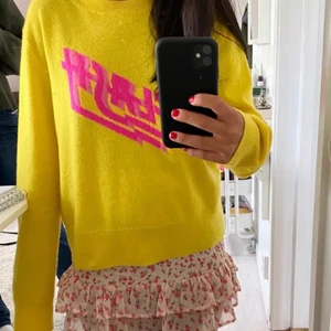 Cashmere tröja - En jättefin tröja från from future, säljer då ja inte använder den längre❤️ ny pris ca 1000kr, första bilden är lånad❤️