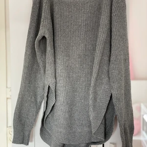 Stickade tröjor - Två stickade tröjor i storleken M. Tillsammans för 50kr 