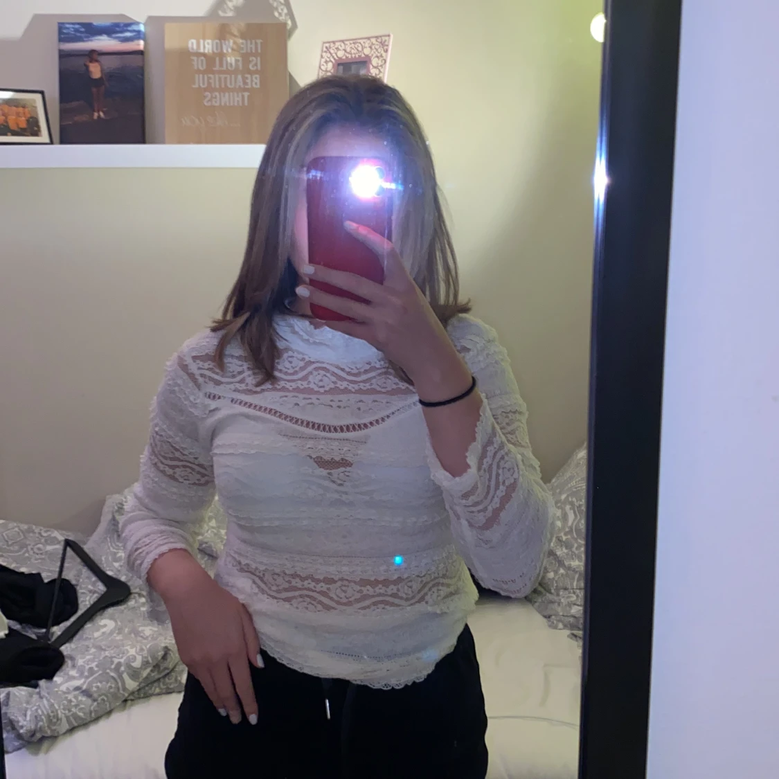 Vit spetströja. - 91