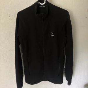 Haglöfs tröja  - En fin haglöfs tröja som jag använt ett par gånger. Det är storlek S.